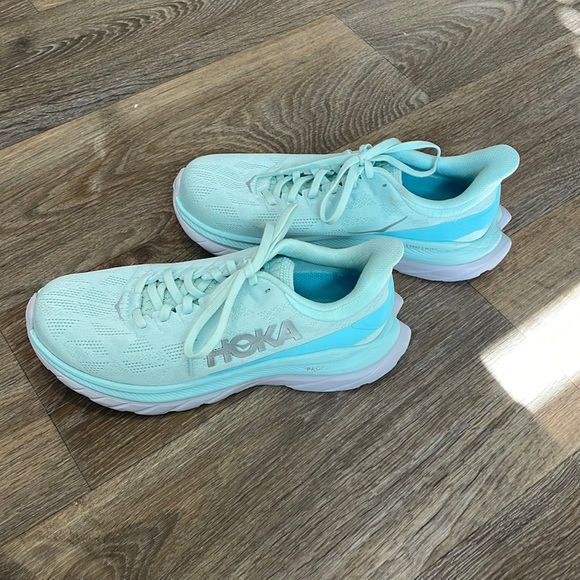 Hoka Shoes - Women’s Hoka Mach 4 size 7